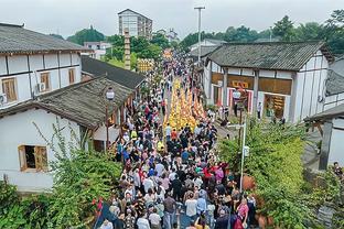 优质射手！亚历山大-沃克末节三分4中4 全场7中6贡献18分